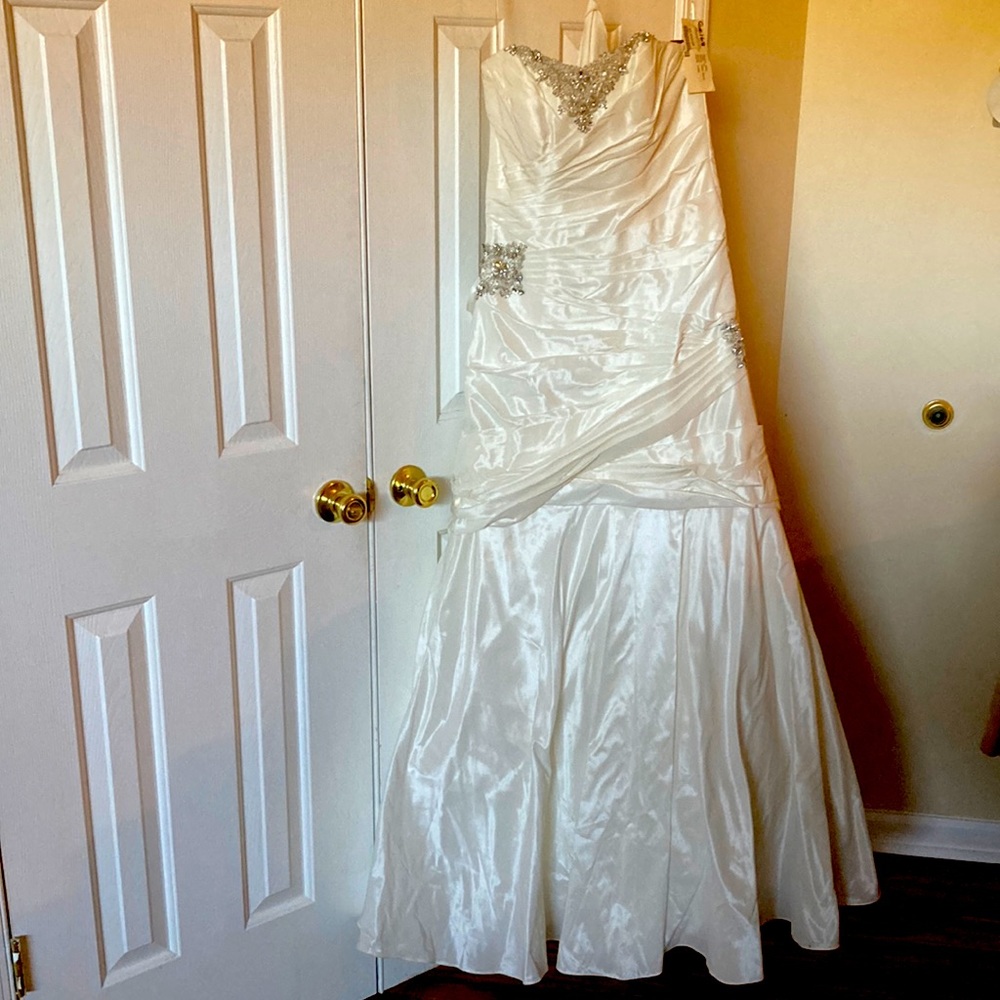 Demetrios ivory wedding gown size 10